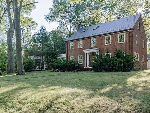 6 bed, 3.5 bath apartment for rent at 29 Gammons Rd Unit 1, Waban — photo 1 of 9