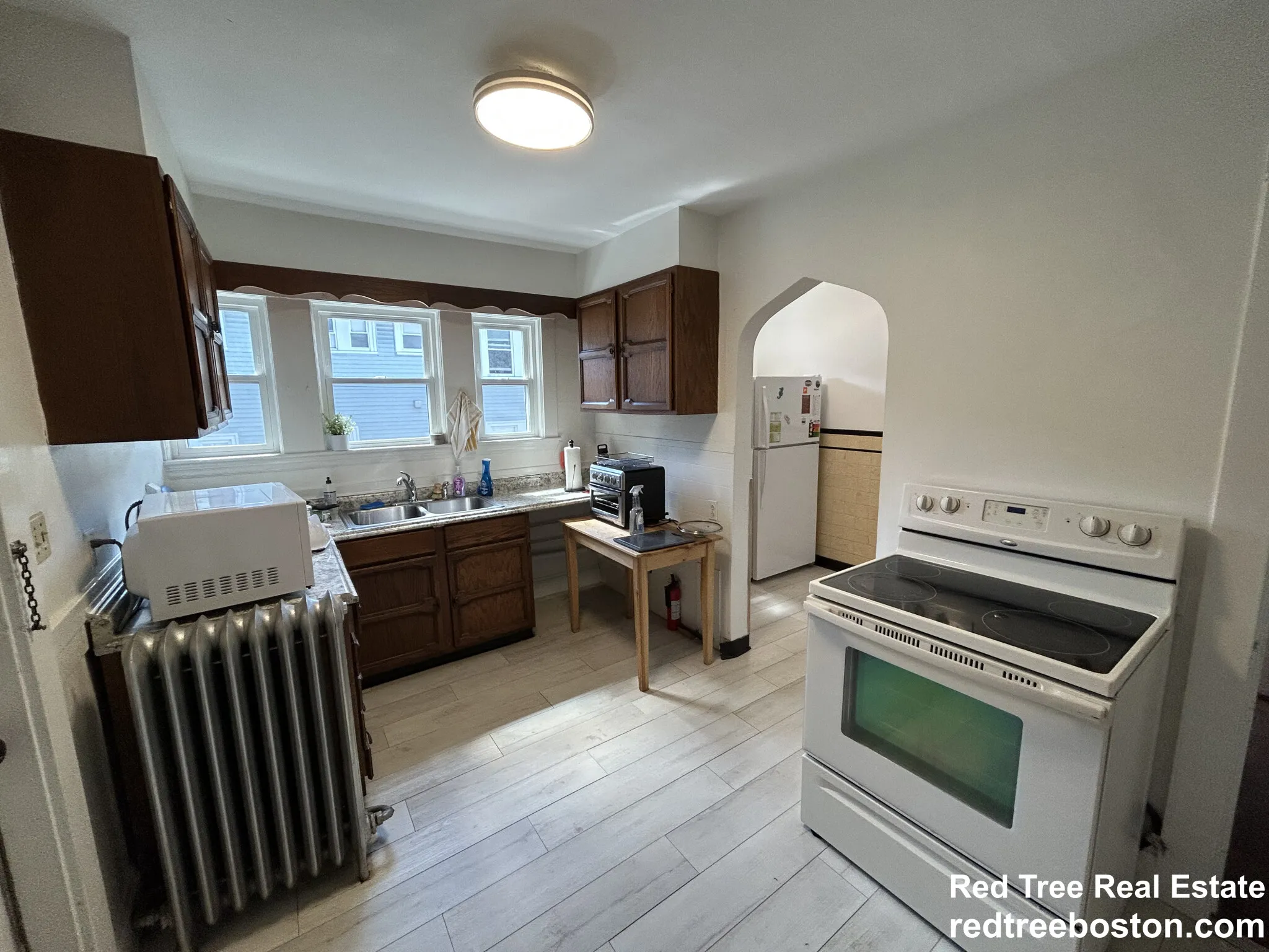 3 bed, 1 bath apartment for rent at 29 Gerald Rd Unit 2, Brighton — photo 3 of 11