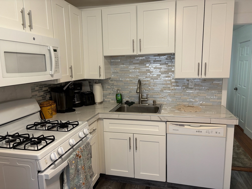 2 bed, 1 bath apartment for rent at 29 Gibson St Unit 1, Malden — photo 1 of 7