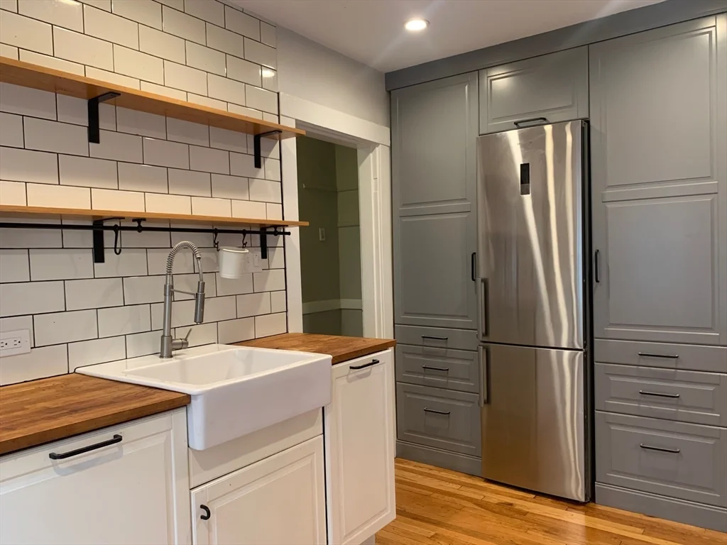 2 bed, 1 bath apartment for rent at 29 Gibson St Unit 2L, Dorchester — photo 3 of 11