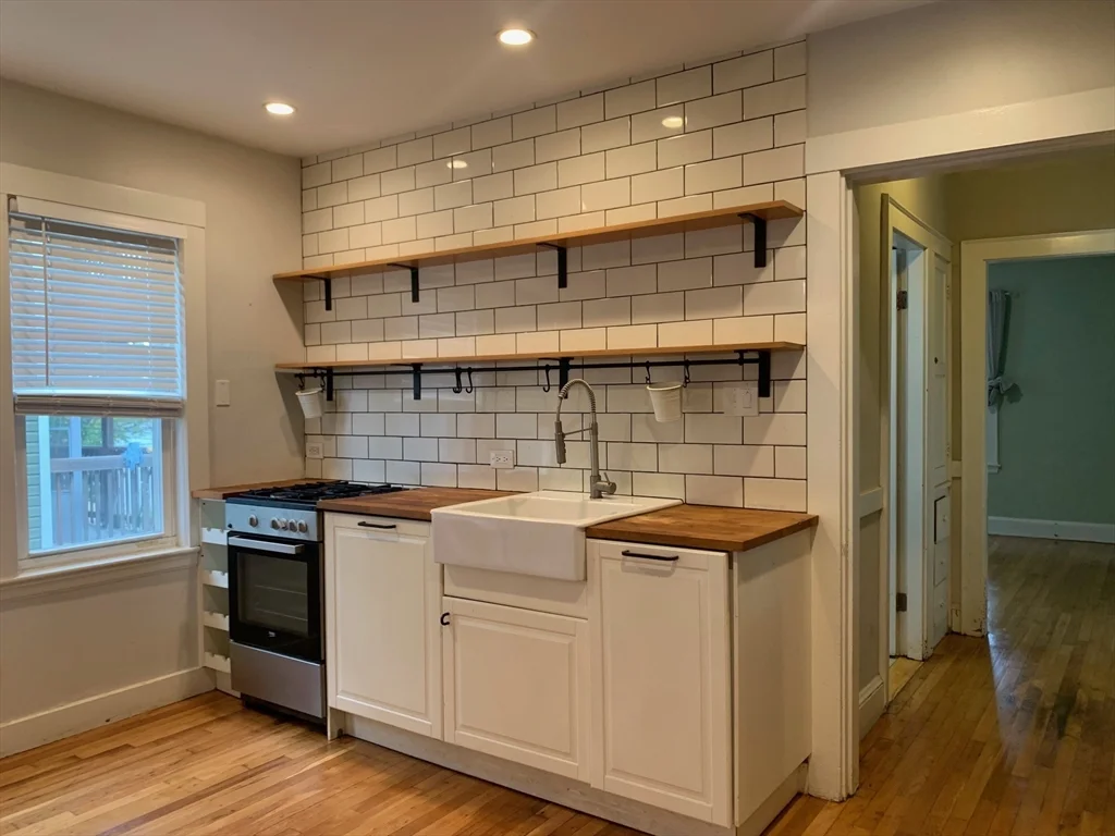 2 bed, 1 bath apartment for rent at 29 Gibson St Unit 2L, Dorchester — photo 2 of 11