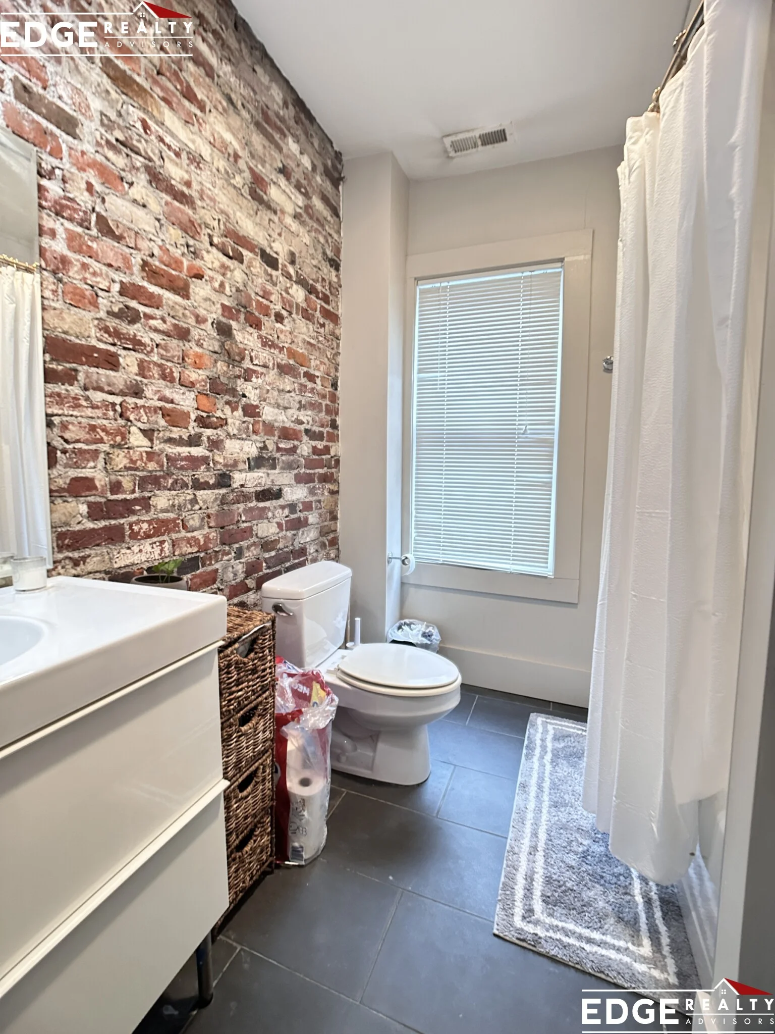5 bed, 2 bath apartment for rent at 29 Greylock Rd Unit N/.A, Brighton — photo 3 of 11