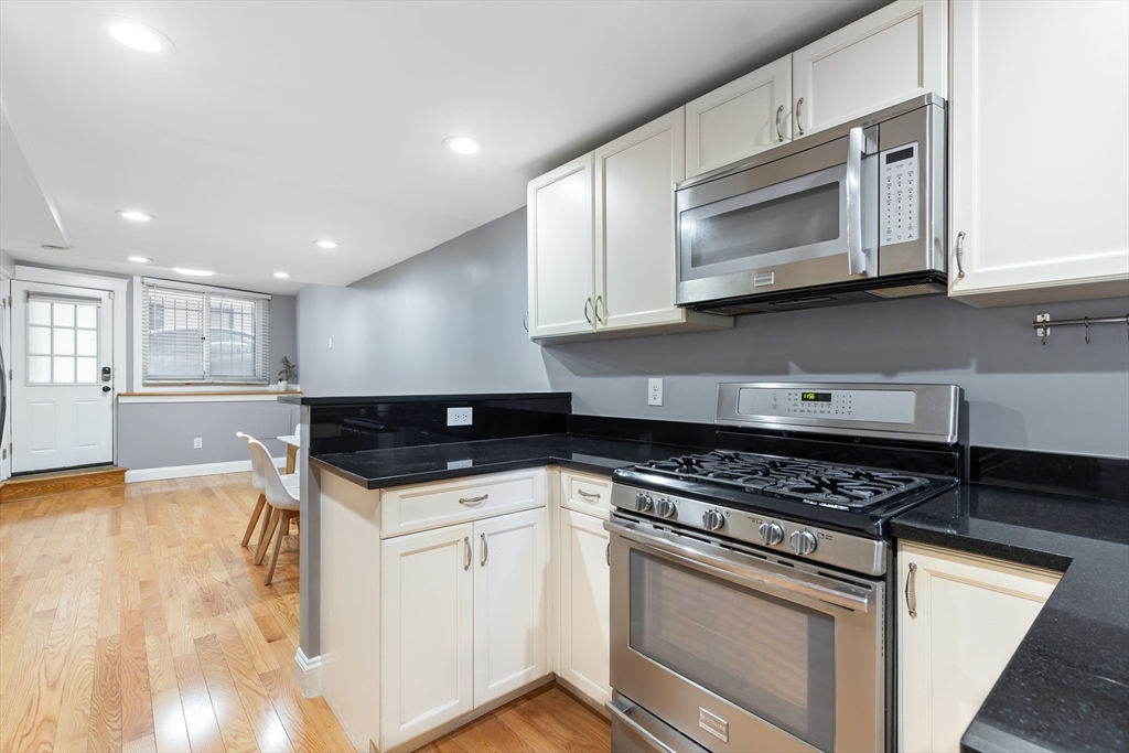 2 bed, 2 bath apartment for rent at 29 Grove St Unit 1, Beacon Hill — photo 3 of 18