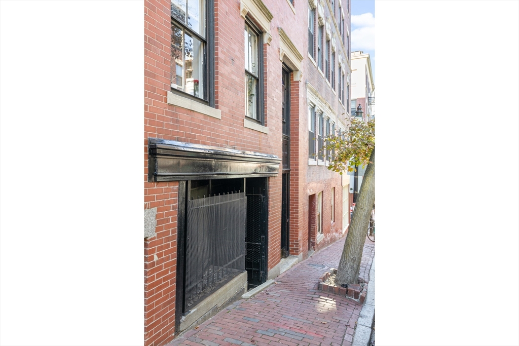 2 bed, 2 bath apartment for rent at 29 Grove St Unit 1, Beacon Hill — photo 17 of 18