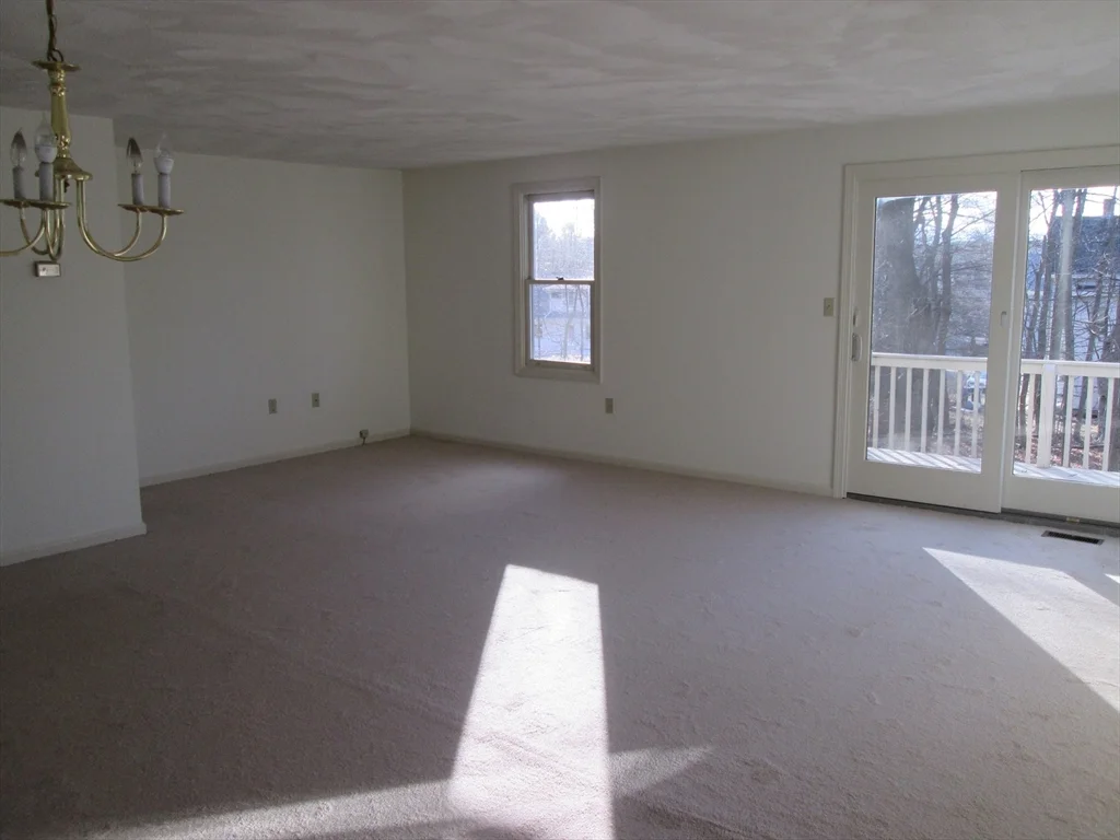 3 bed, 2 bath apartment for rent at 29 Hale St Unit 29, Newton Upper Falls — photo 4 of 7