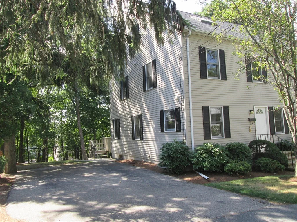 3 bed, 2 bath apartment for rent at 29 Hale St Unit 29, Newton Upper Falls — photo 1 of 7