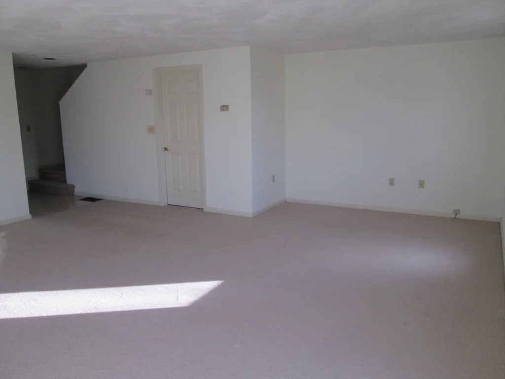 3 bed, 2 bath apartment for rent at 29 Hale St Unit 29, Newton Upper Falls — photo 5 of 7