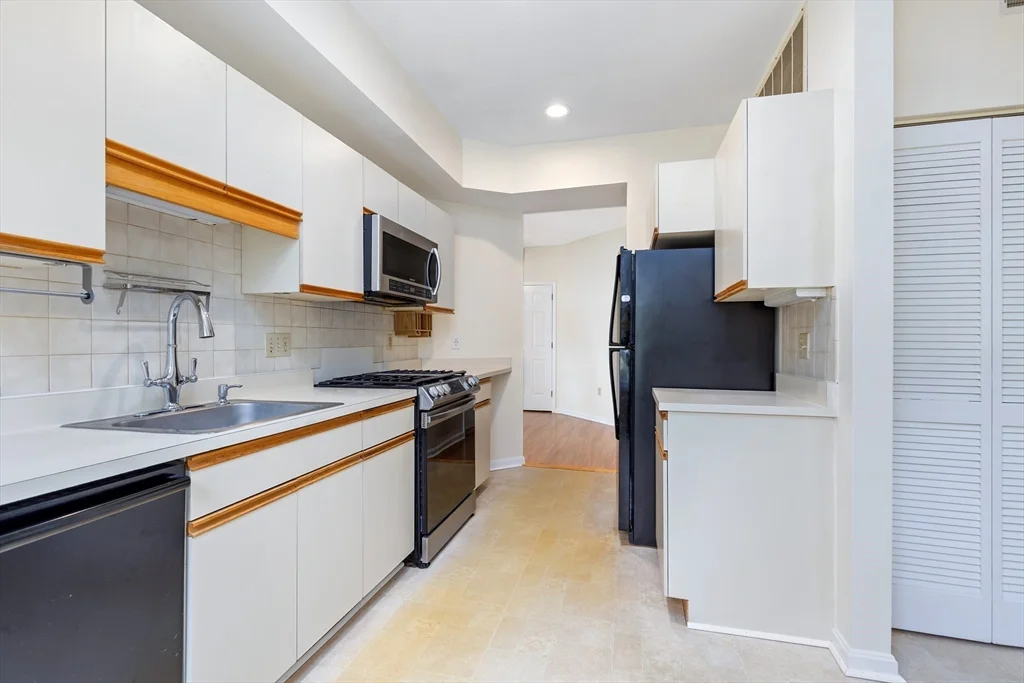 2 bed, 2 bath apartment for rent at 29 Hammond Pl Unit 29, Woburn — photo 3 of 11