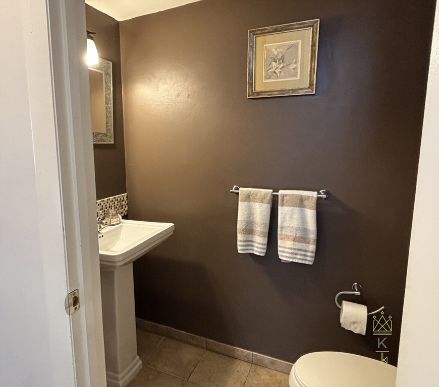 3 bed, 2 bath apartment for rent at 29 Harrison St Unit B, Roslindale — photo 7 of 22