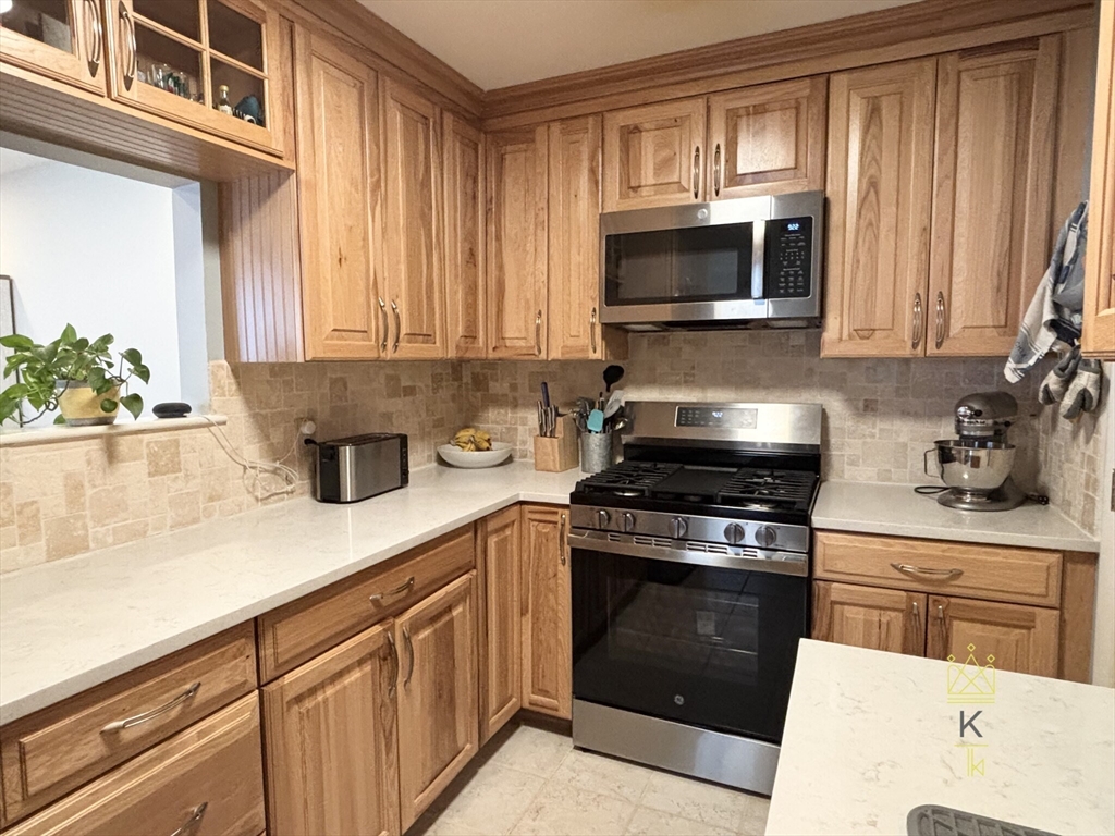 3 bed, 2 bath apartment for rent at 29 Harrison St Unit B, Roslindale — photo 3 of 22