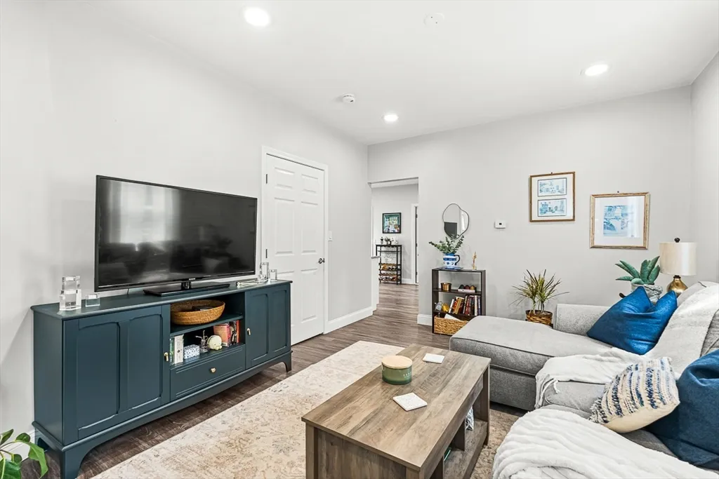 1 bed, 1 bath apartment for rent at 29 Harvard St Unit 1, Winchester — photo 14 of 25