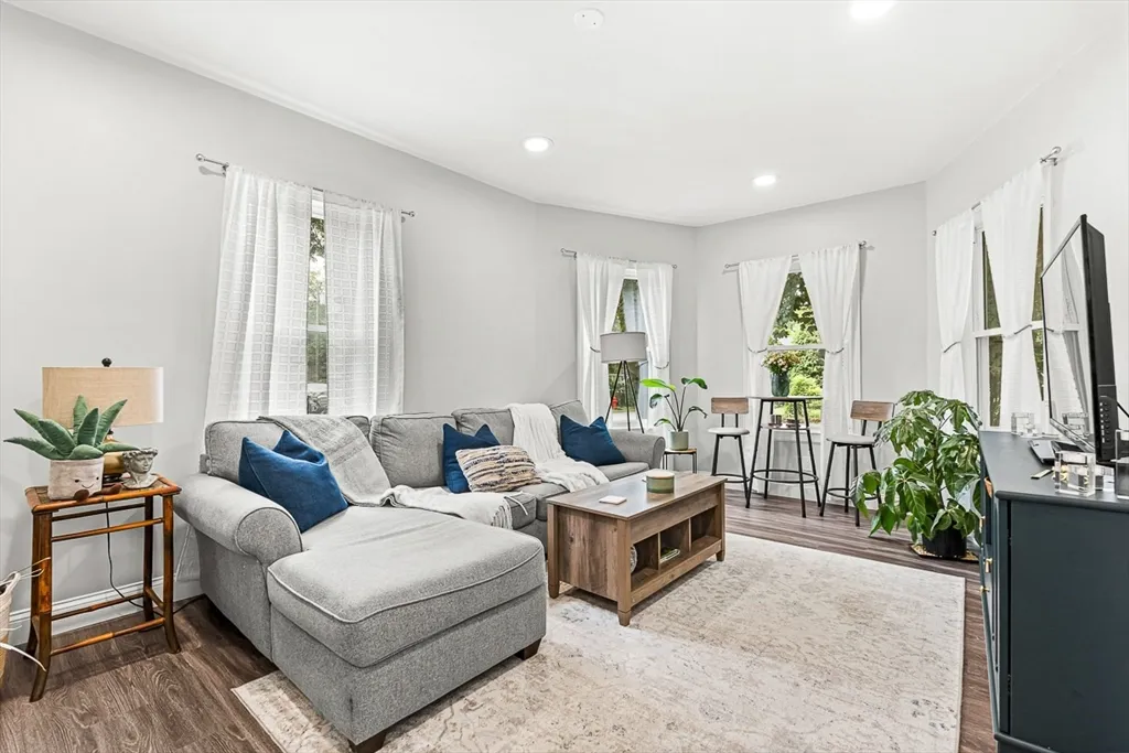 1 bed, 1 bath apartment for rent at 29 Harvard St Unit 1, Winchester — photo 11 of 25