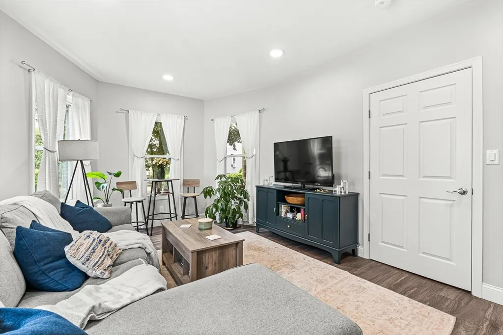 1 bed, 1 bath apartment for rent at 29 Harvard St Unit 1, Winchester — photo 12 of 25