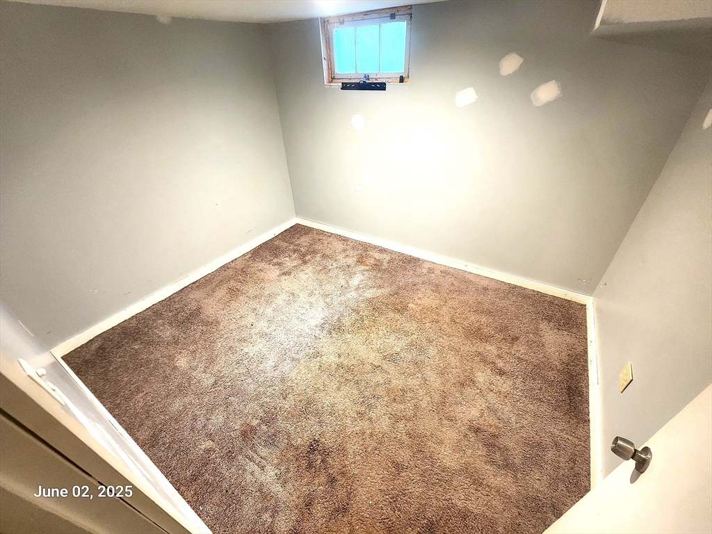 3 bed, 1 bath apartment for rent at 29 Highland Park Rd, Rutland — photo 8 of 9