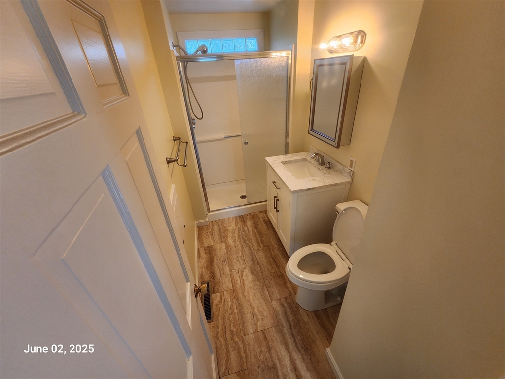 3 bed, 1 bath apartment for rent at 29 Highland Park Rd, Rutland — photo 4 of 9