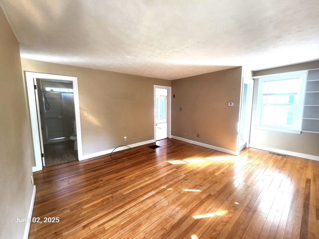 3 bed, 1 bath apartment for rent at 29 Highland Park Rd, Rutland — photo 3 of 9