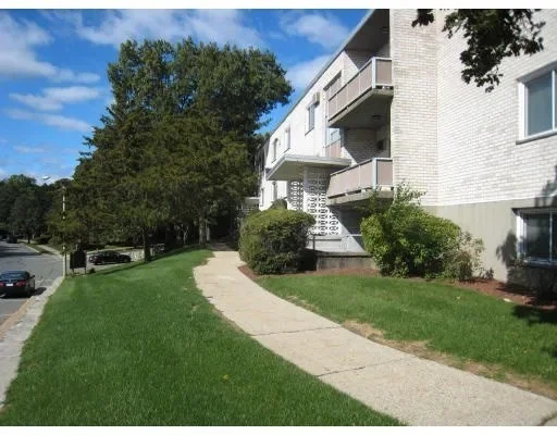 2 bed, 1 bath apartment for rent at 29 Jacqueline Rd Unit E, Waltham — photo 2 of 7