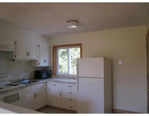 2 bed, 1 bath apartment for rent at 29 Jacqueline Rd Unit E, Waltham — photo 3 of 7