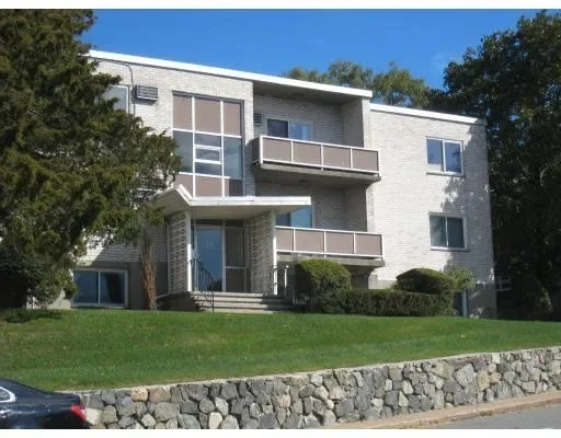 2 bed, 1 bath apartment for rent at 29 Jacqueline Rd Unit E, Waltham — photo 1 of 7