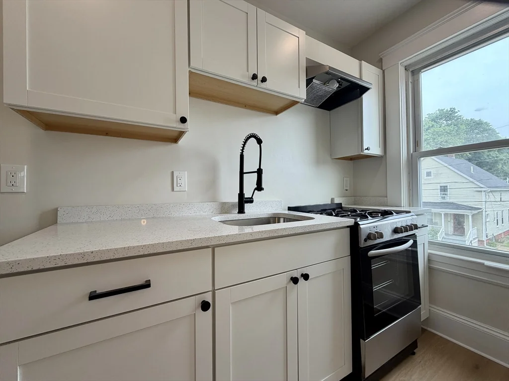Studio bed, 1 bath apartment for rent at 29 John St Unit 4, Attleboro — photo 10 of 14