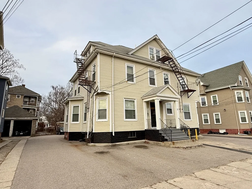 Studio bed, 1 bath apartment for rent at 29 John St Unit 8, Attleboro — photo 2 of 9