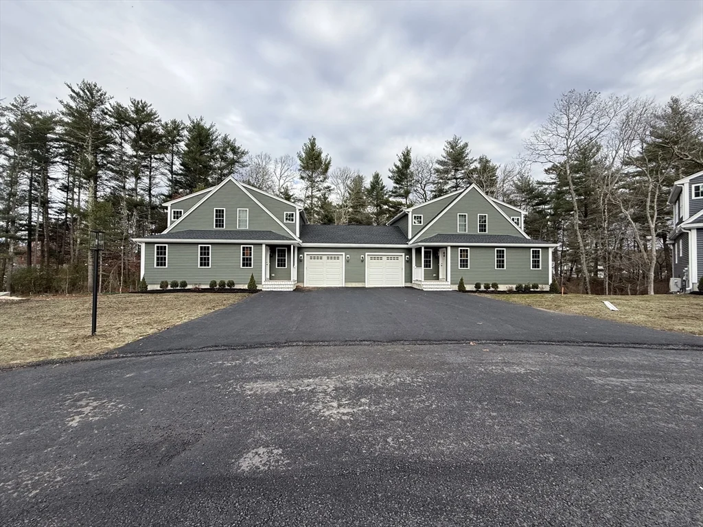 4 bed, 2 bath apartment for rent at 29 Kashmir's Way Unit 29, Middleborough — photo 3 of 41