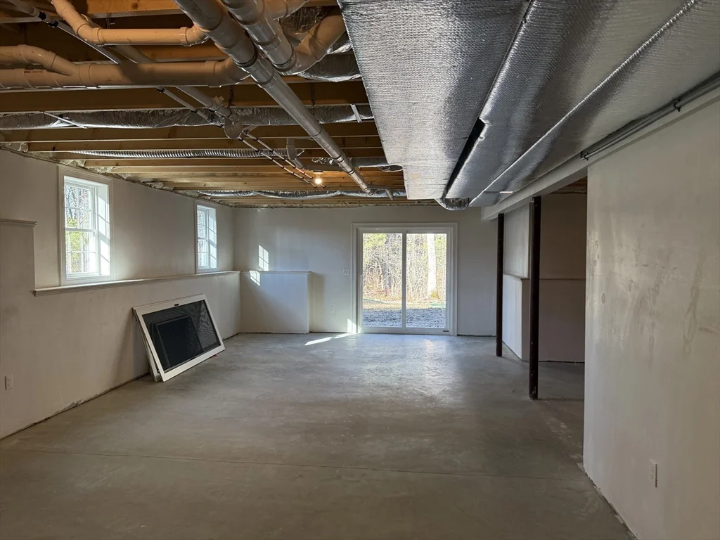 4 bed, 2 bath apartment for rent at 29 Kashmir's Way Unit 29, Middleborough — photo 31 of 41
