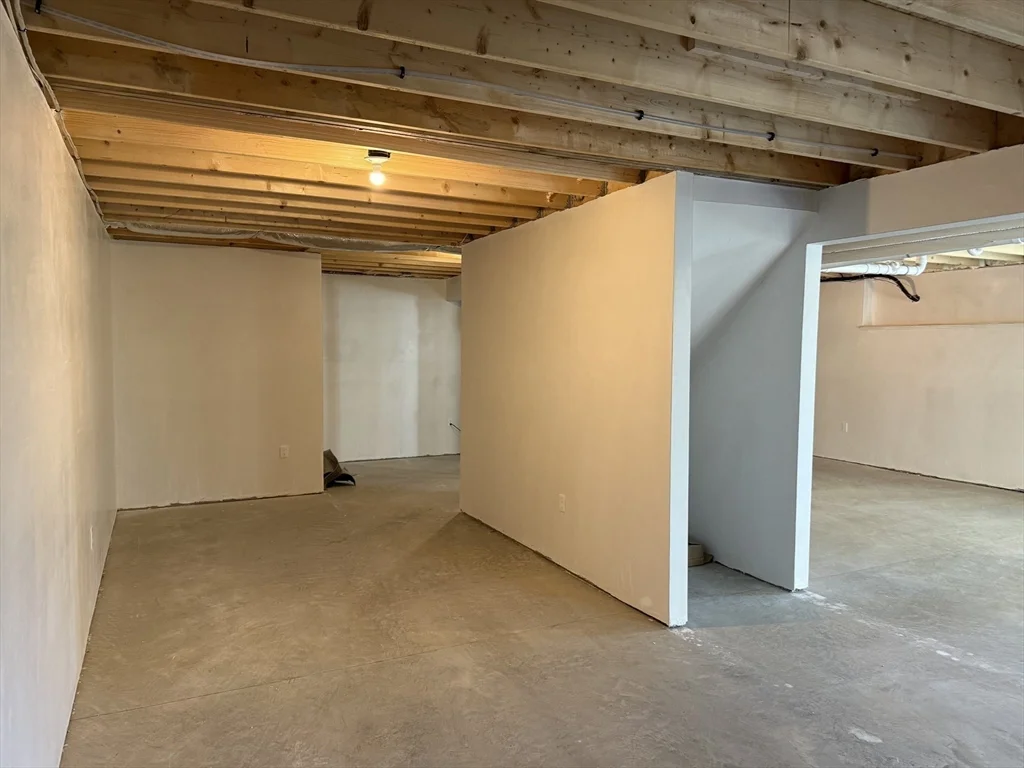 4 bed, 2 bath apartment for rent at 29 Kashmir's Way Unit 29, Middleborough — photo 33 of 41