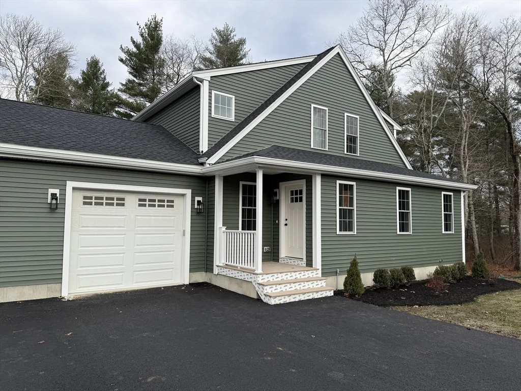 4 bed, 2 bath apartment for rent at 29 Kashmir's Way Unit 29, Middleborough — photo 2 of 41