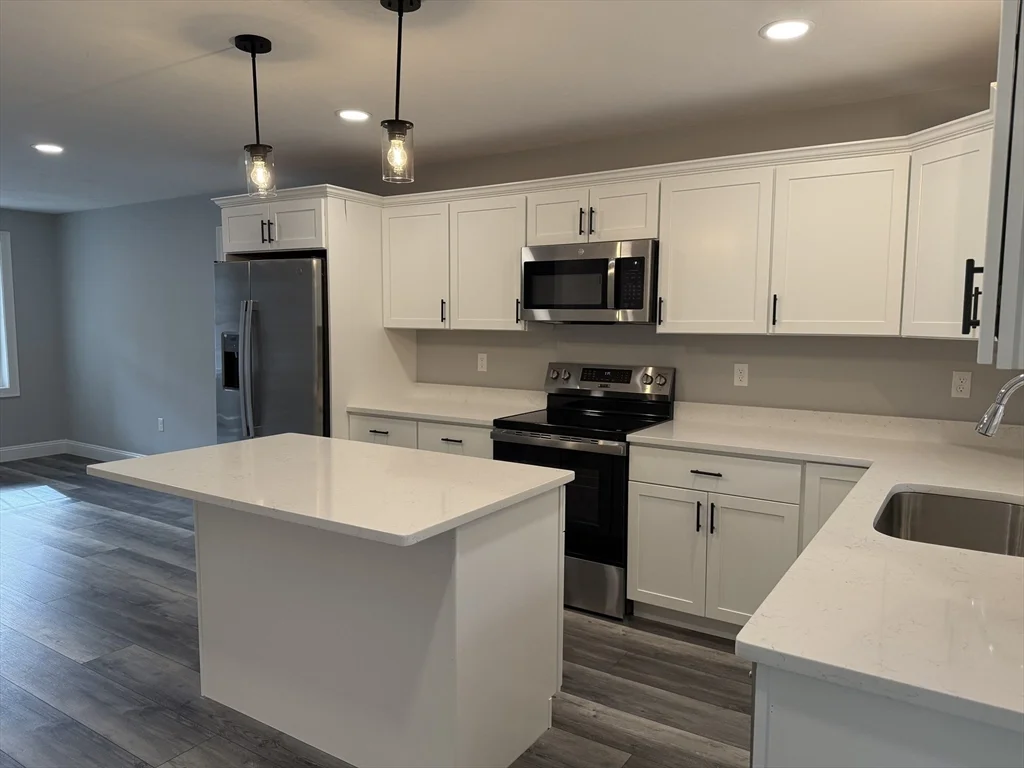 4 bed, 2 bath apartment for rent at 29 Kashmir's Way Unit 29, Middleborough — photo 6 of 41