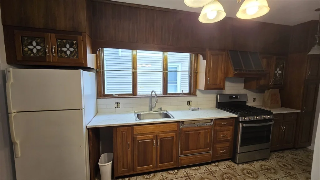2 bed, 1 bath apartment for rent at 29 Lambert St Unit 1, Medford — photo 2 of 15