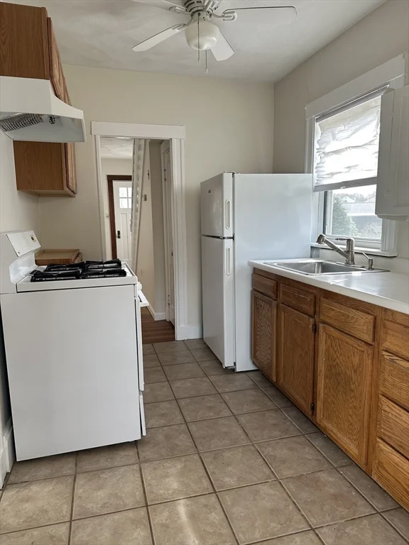 2 bed, 1 bath apartment for rent at 29 Lanark Rd, Arlington Heights — photo 6 of 13