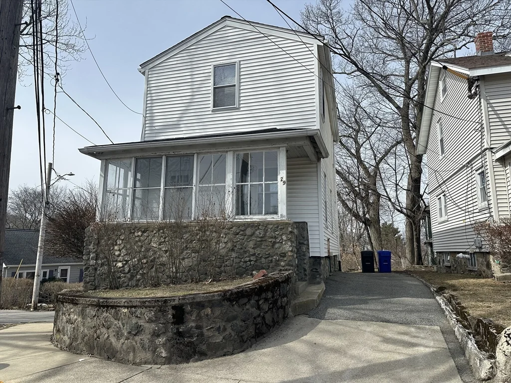 2 bed, 1 bath apartment for rent at 29 Lanark Rd, Arlington Heights — photo 1 of 13