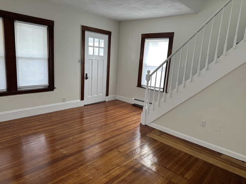 2 bed, 1 bath apartment for rent at 29 Lanark Rd, Arlington Heights — photo 3 of 13