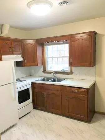 2 bed, 1 bath apartment for rent at 29 Leo Ln Unit 0, Avon — photo 2 of 10