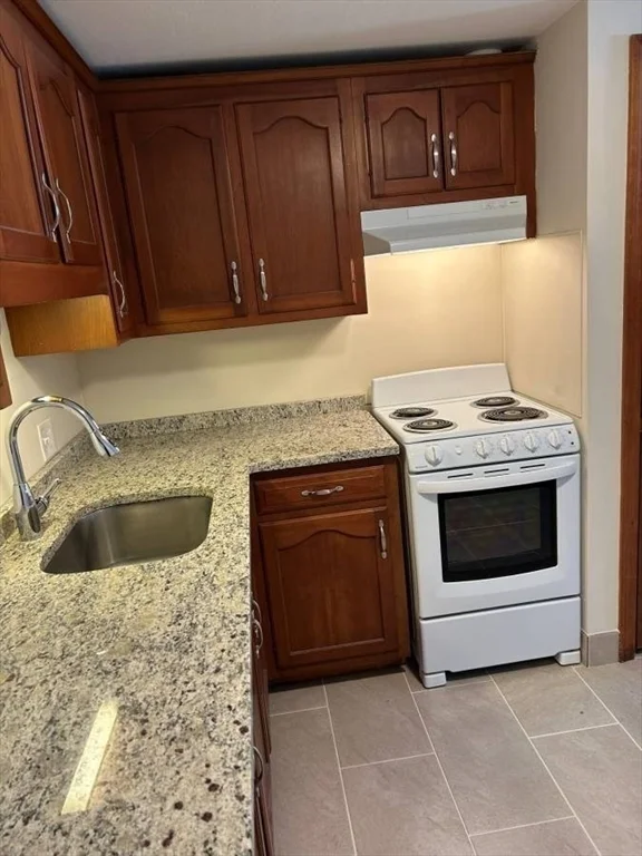 1 bed, 1 bath apartment for rent at 29 Leo Ln Unit 12, Avon — photo 4 of 7