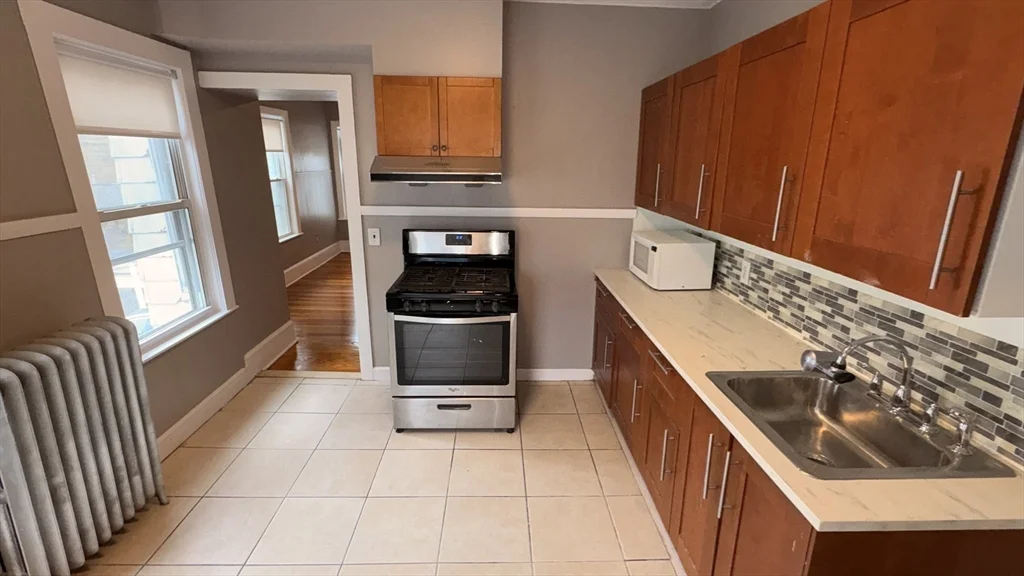 3 bed, 1 bath apartment for rent at 29 Lincoln St Unit 2, Malden — photo 7 of 12