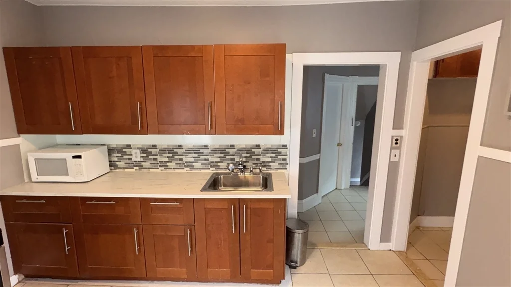 3 bed, 1 bath apartment for rent at 29 Lincoln St Unit 2, Malden — photo 8 of 12