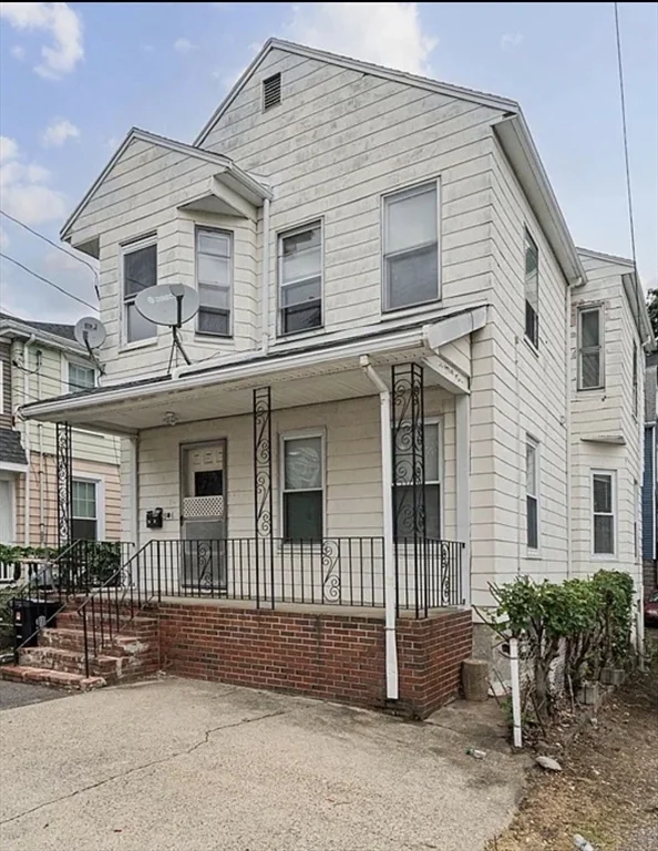 3 bed, 1 bath apartment for rent at 29 Lincoln St Unit 2, Malden
