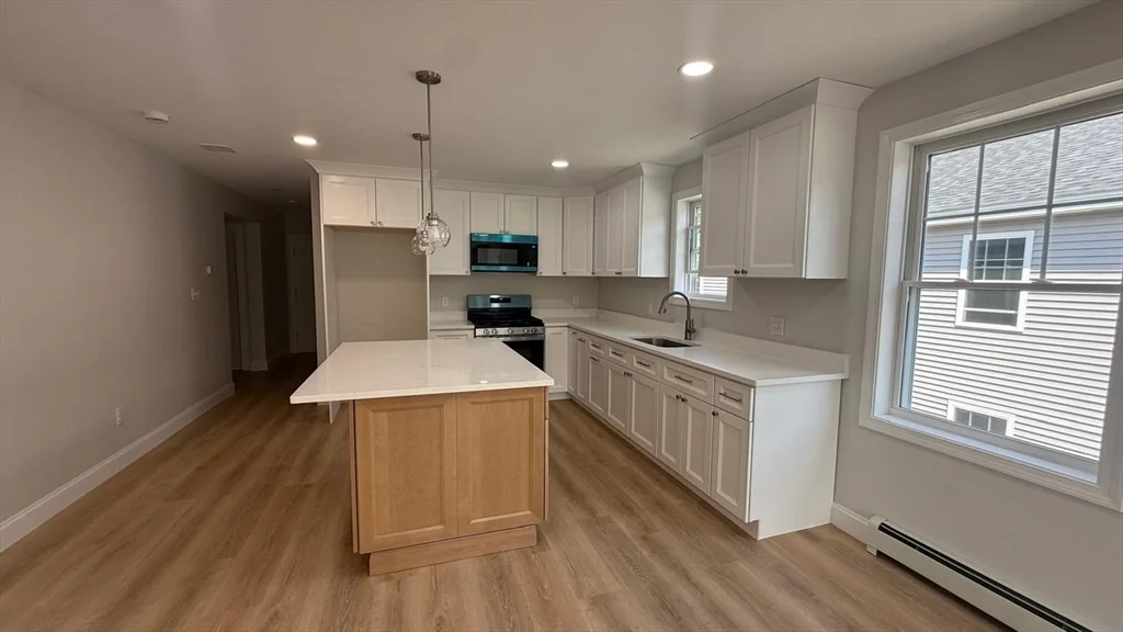 4 bed, 1 bath apartment for rent at 29 Lynn St Unit 2, Lawrence — photo 6 of 23