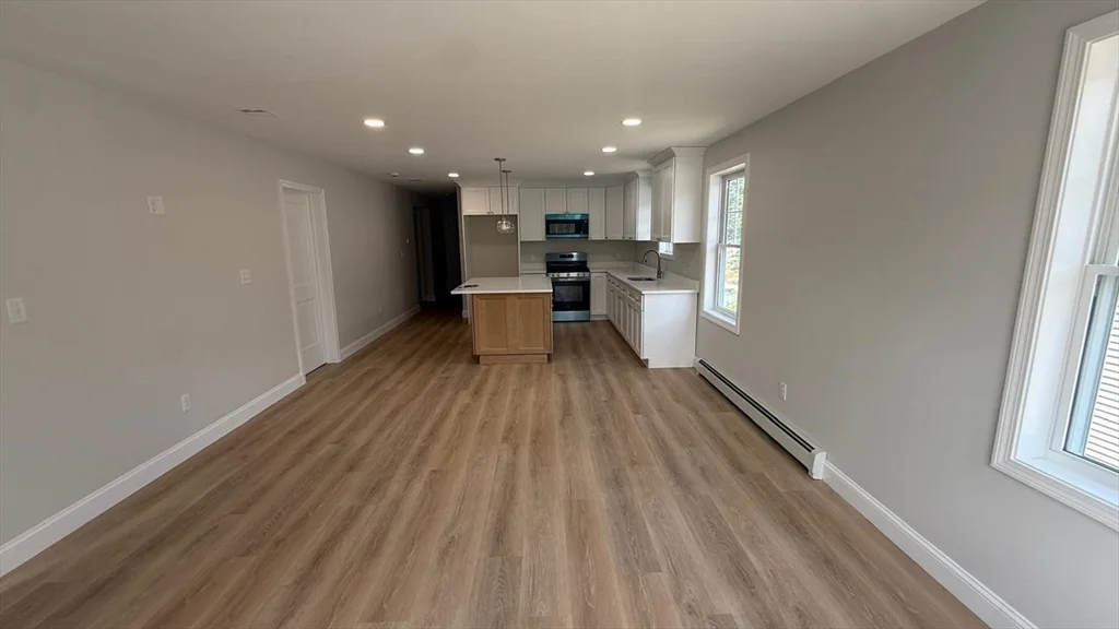 4 bed, 1 bath apartment for rent at 29 Lynn St Unit 2, Lawrence — photo 5 of 23