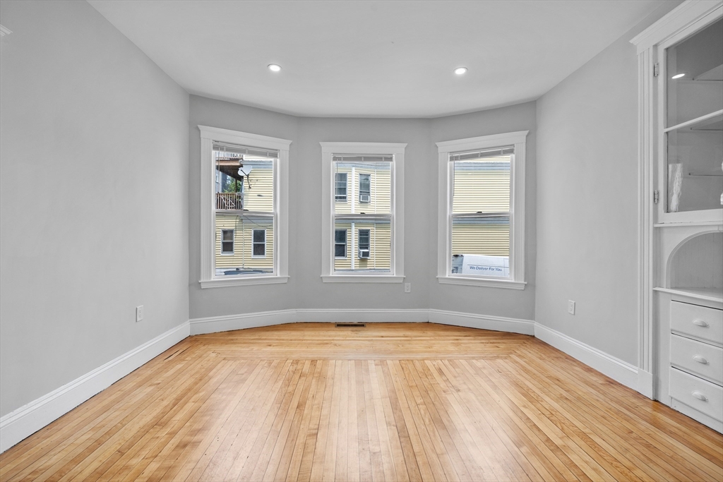 4 bed, 1 bath apartment for rent at 29 Magnolia St Unit 2, Dorchester — photo 4 of 18