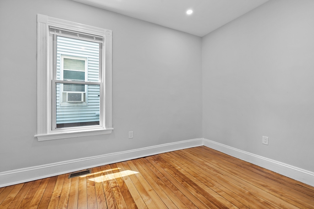 4 bed, 1 bath apartment for rent at 29 Magnolia St Unit 2, Dorchester — photo 14 of 18