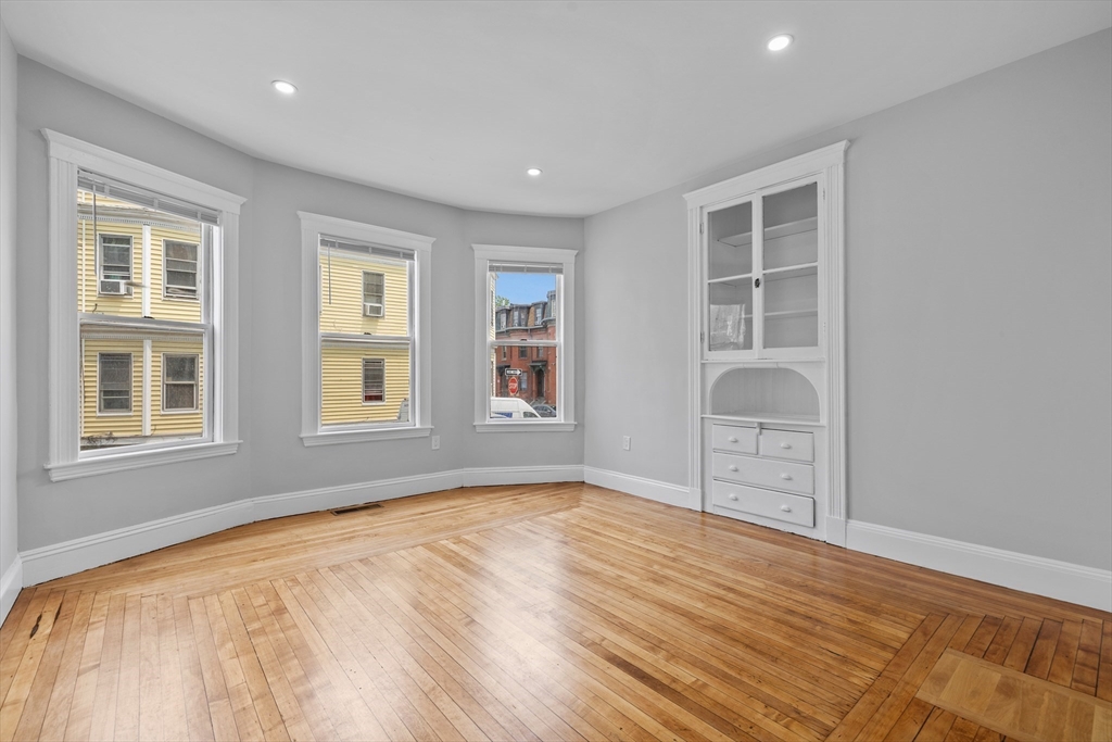 4 bed, 1 bath apartment for rent at 29 Magnolia St Unit 2, Dorchester — photo 3 of 18