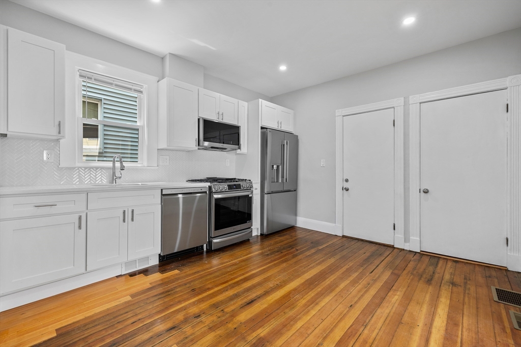 4 bed, 1 bath apartment for rent at 29 Magnolia St Unit 2, Dorchester — photo 7 of 18
