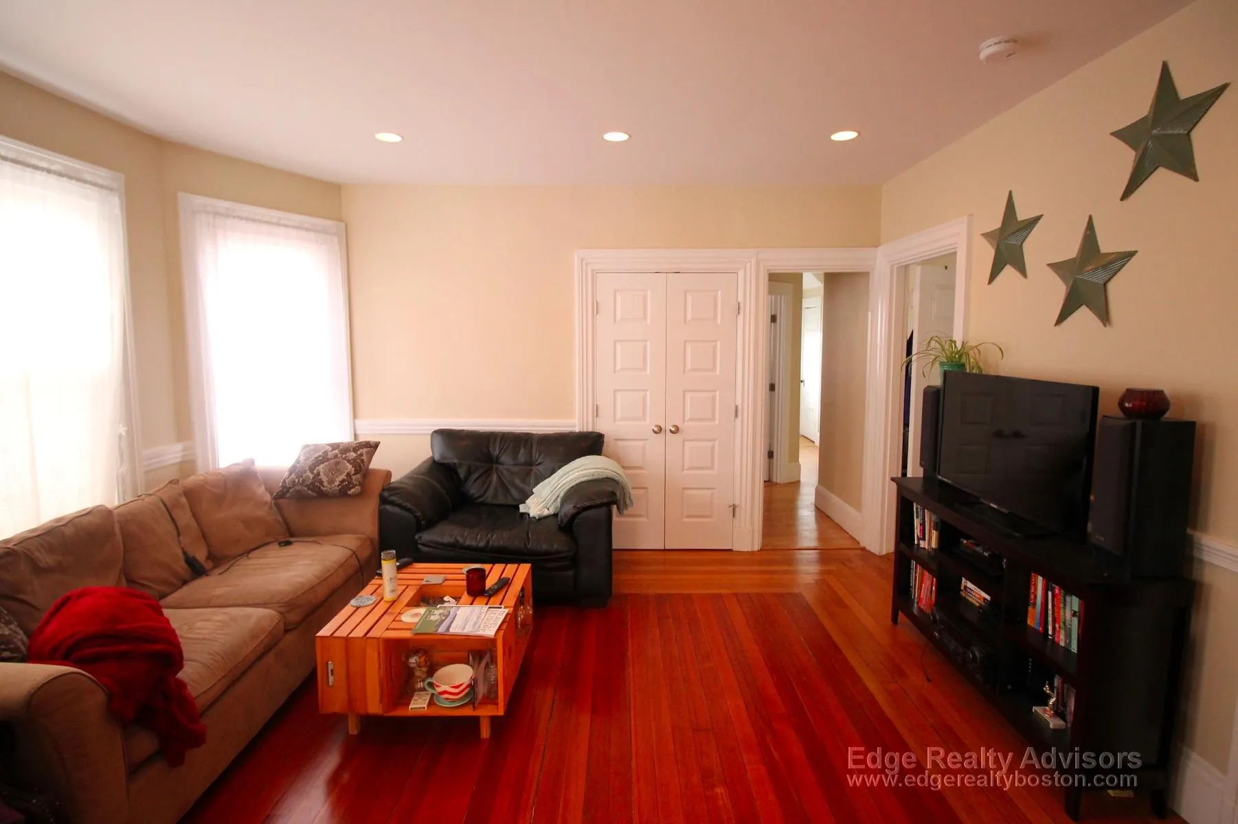 5 bed, 2 bath apartment for rent at 29 Montcalm Ave Unit 2, Brighton — photo 5 of 11