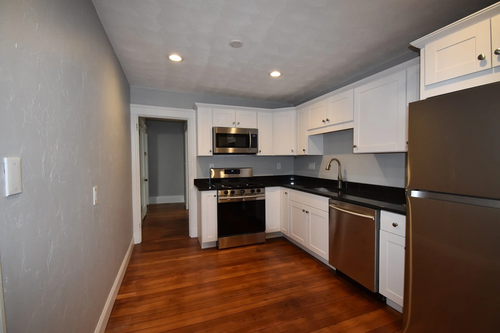 2 bed, 1 bath apartment for rent at 29 Mt Pleasant Unit 29, Waltham — photo 2 of 9