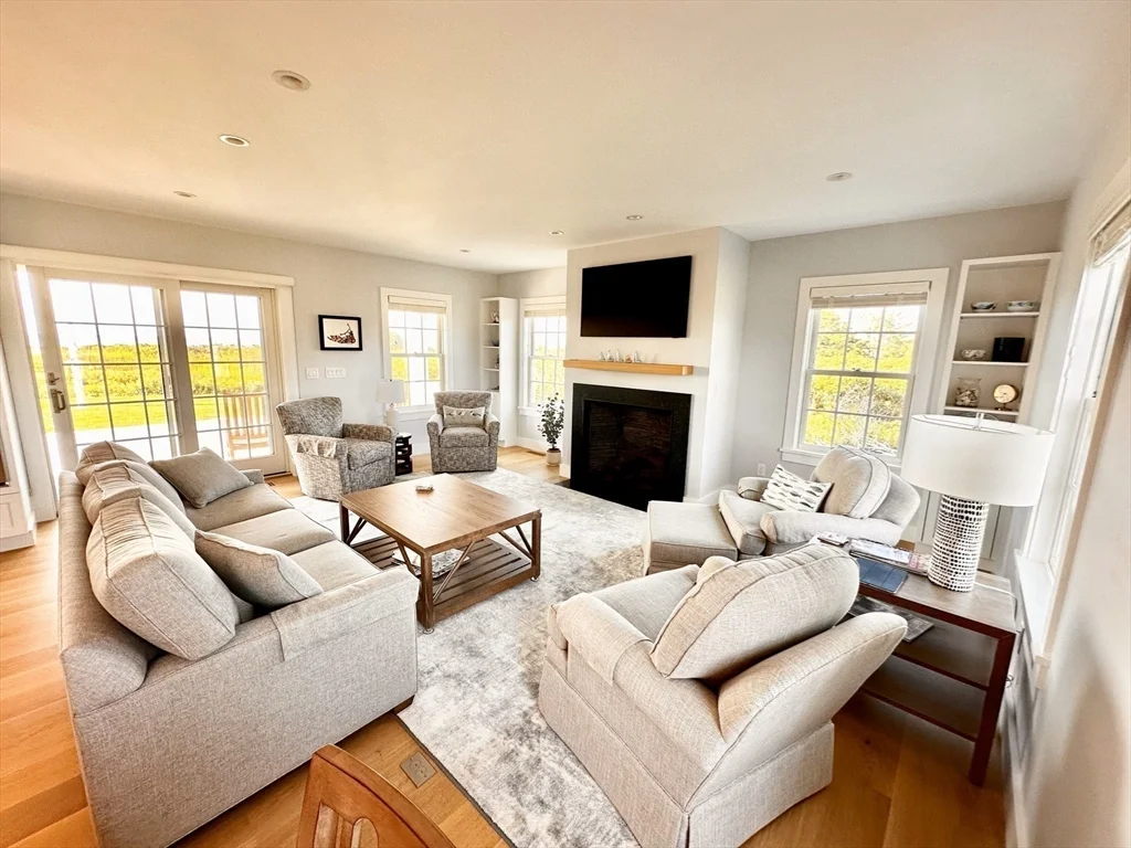 4 bed, 4+ bath apartment for rent at 29 Nonantum Ave, Surfside — photo 12 of 42