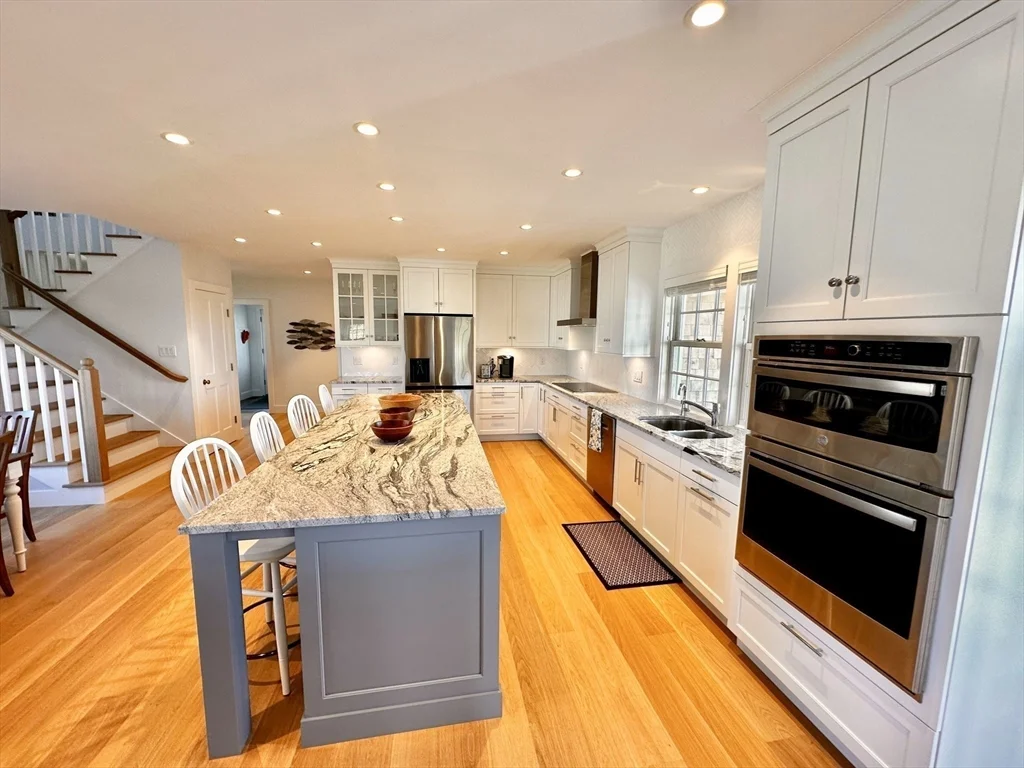 4 bed, 4+ bath apartment for rent at 29 Nonantum Ave, Surfside — photo 9 of 42