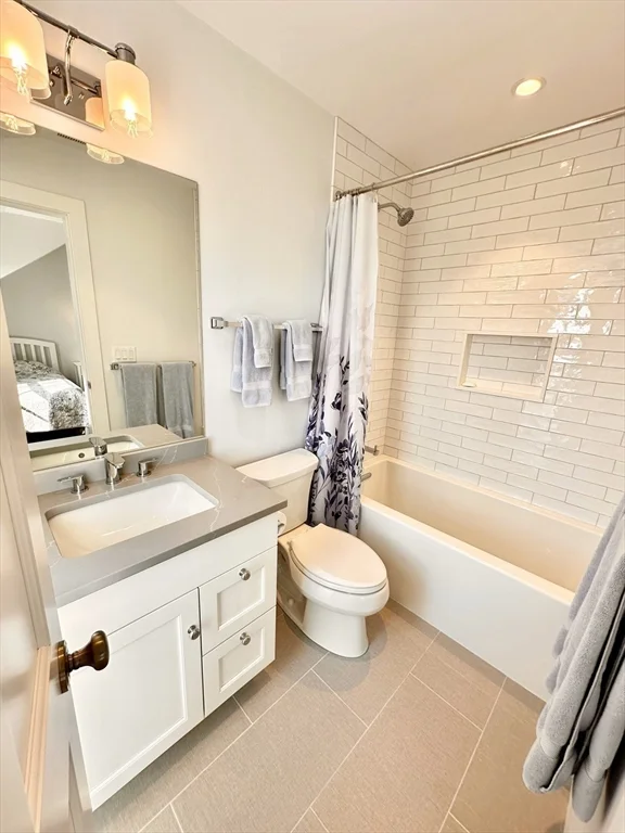 4 bed, 4+ bath apartment for rent at 29 Nonantum Ave, Surfside — photo 27 of 42